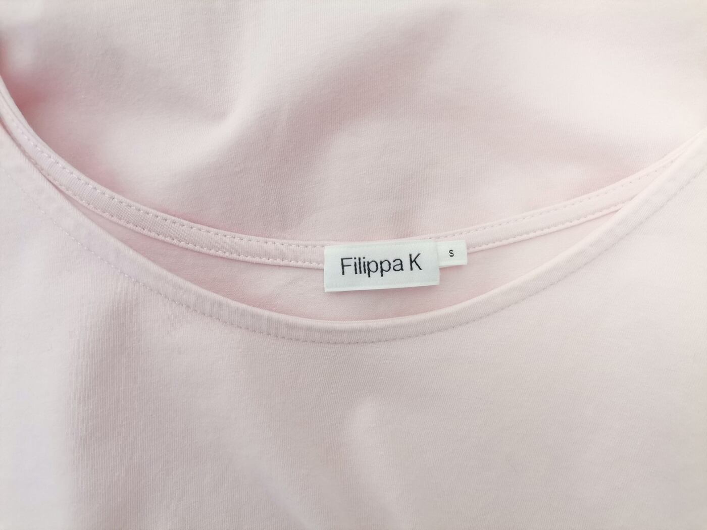 IMG_20221122_121037.jpg Filippa k Rozmiar S Kolor Różowy Okrągły dekolt T-Shirt Krótki rękaw Materiał Organiczna Bawełna