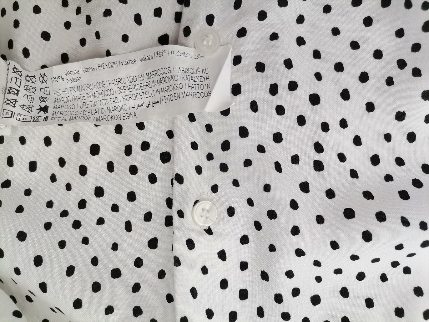 Pull and Bear Rozmiar L Kolor Biały Grochy Kołnierz Bluzka Zapinana Rękaw 3/4 Materiał Wiskoza 100%