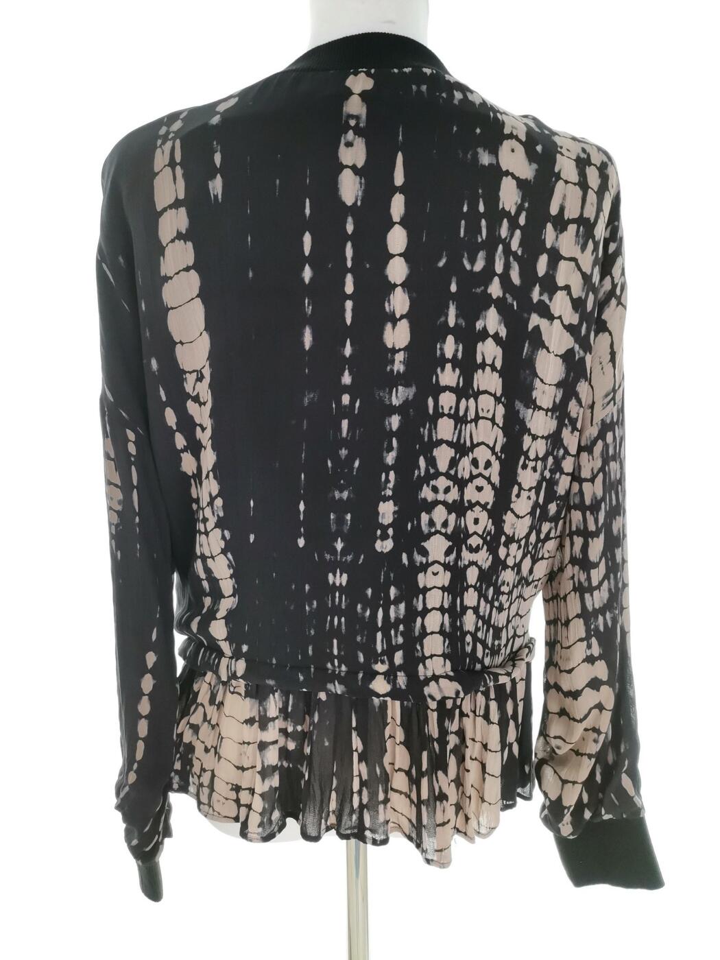 Religion Rozmiar XS (36) Kolor Czarny Bluza na suwak Długi rękaw Materiał Wiskoza 100% Religion Rozmiar XS (36) Kolor Czarny Bluza na suwak Długi rękaw Materiał Wiskoza 100%