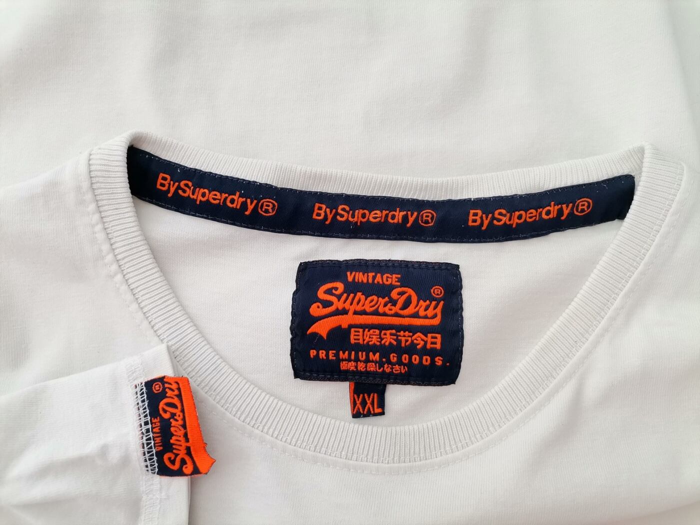 IMG_20221221_123929.jpg Superdry Rozmiar XXL Kolor Biały Męski T-Shirt Krótki rękaw Materiał Bawełna 100%