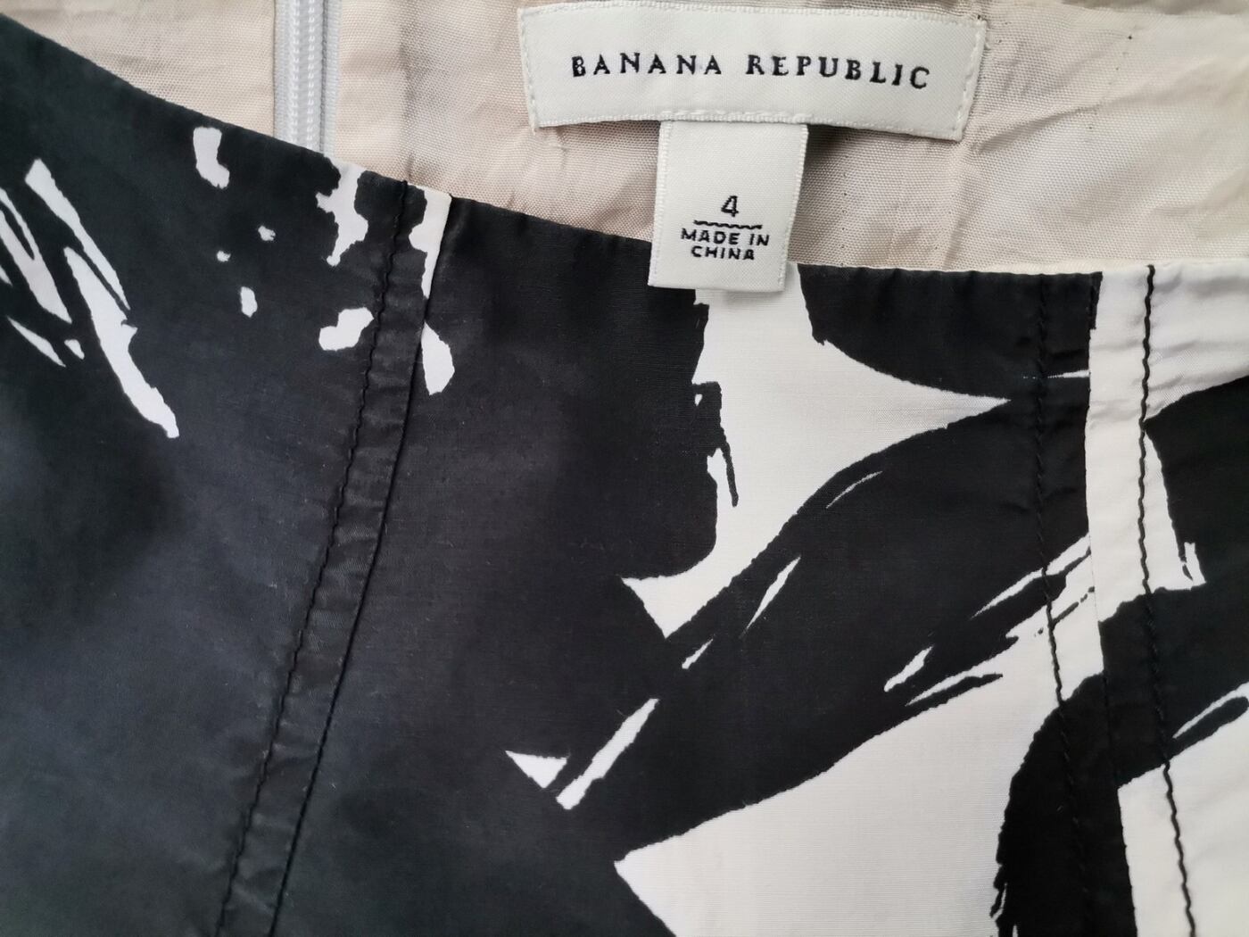 IMG_20230110_105625.jpg Banana Republic Rozmiar 4 (36) Kolor Czarny A-Line Spódnica Midi Materiał Jedwab