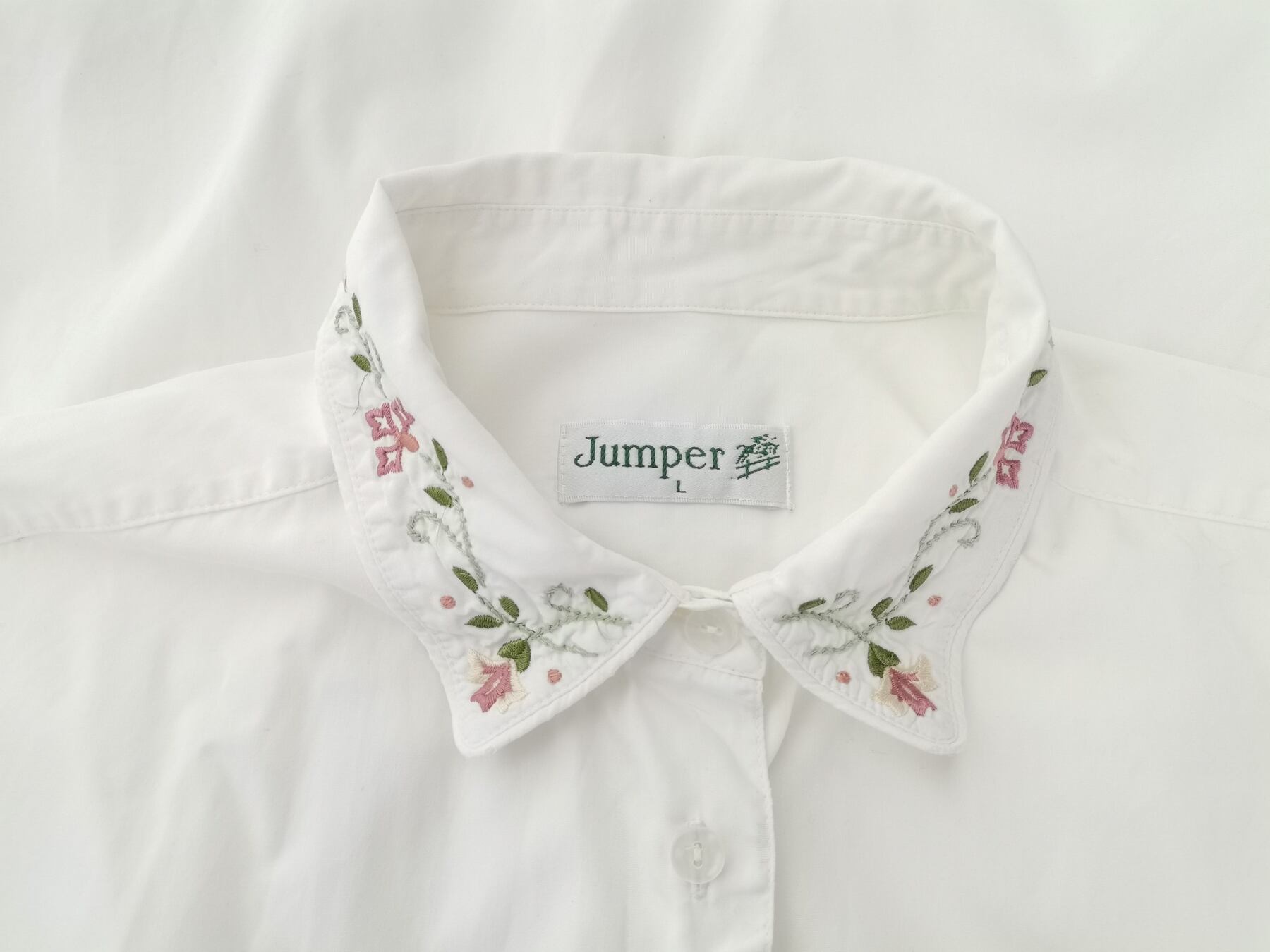 IMG_20230118_122820.jpg Jumper Rozmiar L Kolor Biały Kołnierz Koszula Zapinana Bluzka Długi rękaw Materiał Organiczna Bawełna 100%