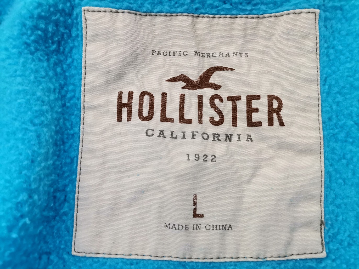 IMG_20230118_141256.jpg Hollister Rozmiar L Kolor Niebieski Bluza Męska Długi rękaw