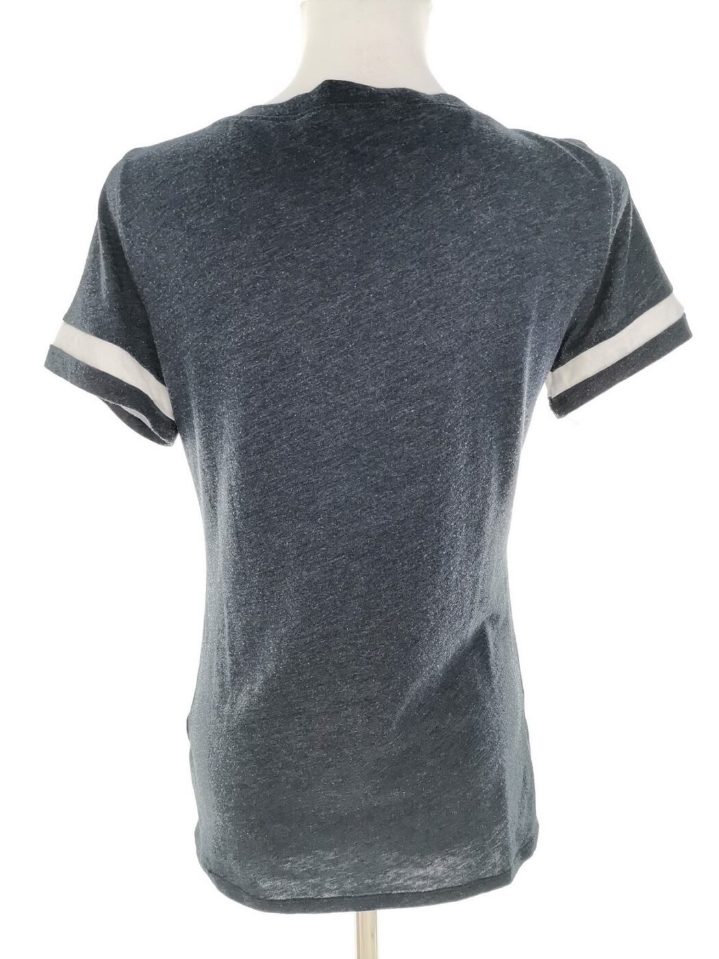 IMG_20230119_131228.jpg Hollister Rozmiar M Kolor Granatowy W serek T-Shirt Krótki rękaw Materiał Bawełna