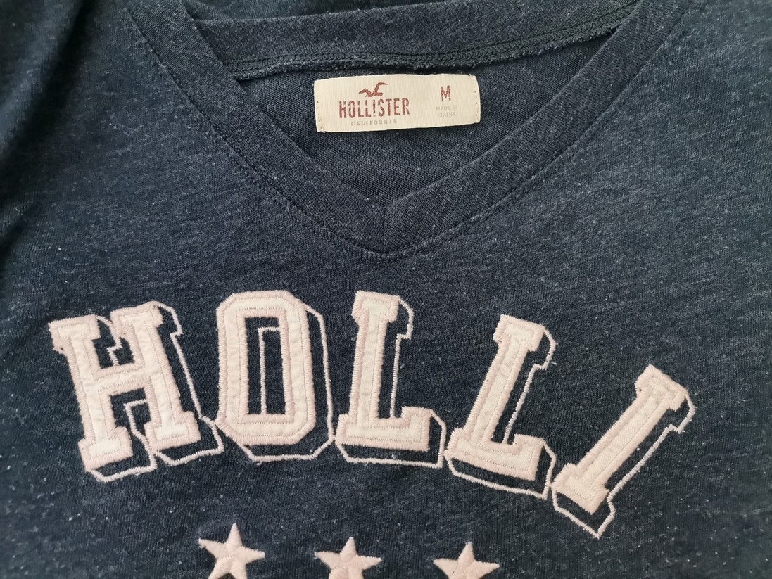 IMG_20230119_131244.jpg Hollister Rozmiar M Kolor Granatowy W serek T-Shirt Krótki rękaw Materiał Bawełna