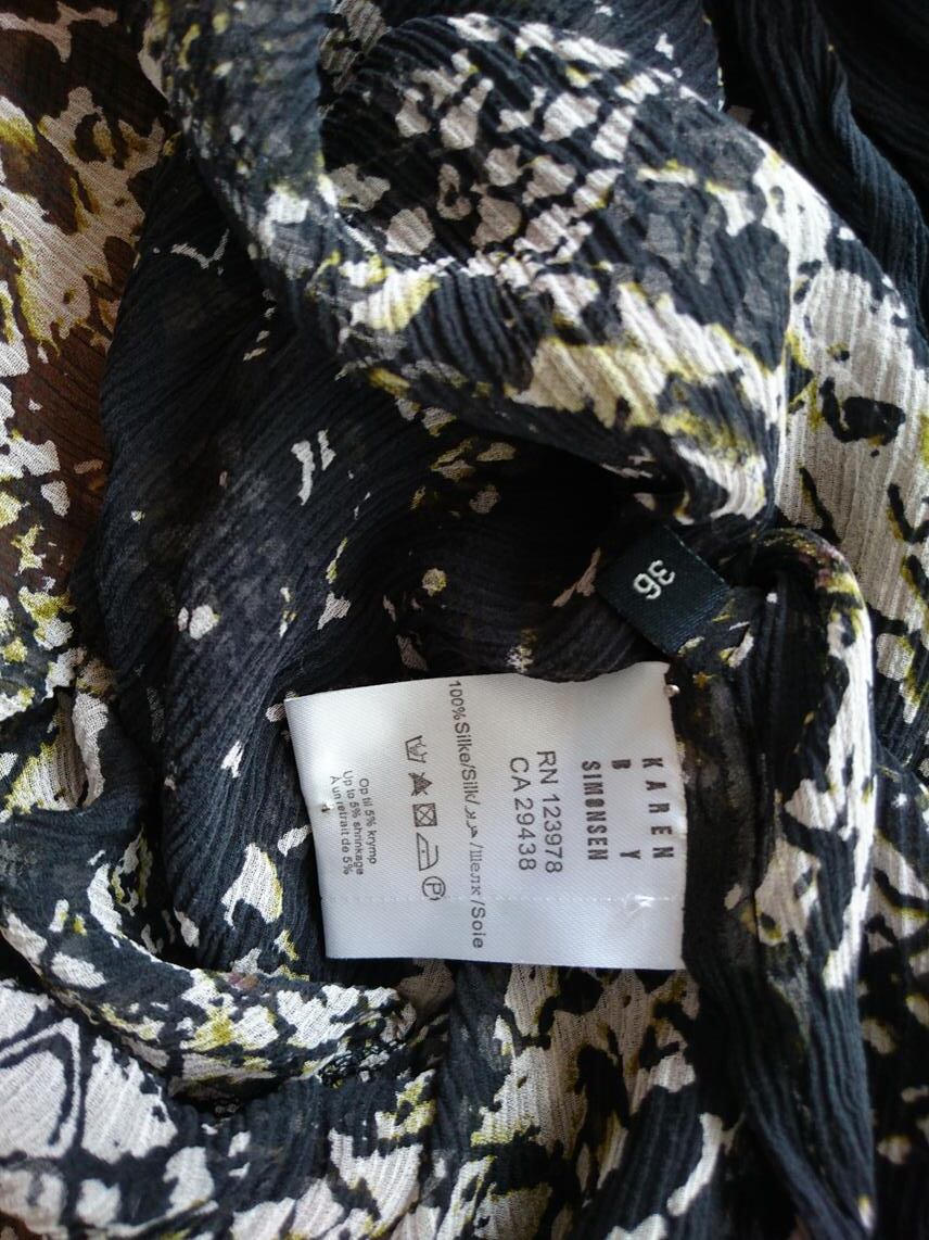 Karen by Simonsen Kolor Czarny Panterka Okrągły dekolt Tunika Bluzka Krótki rękaw Materiał Jedwab 100% Karen by Simonsen Kolor Czarny Panterka Okrągły dekolt Tunika Bluzka Krótki rękaw Materiał Jedwab 100%