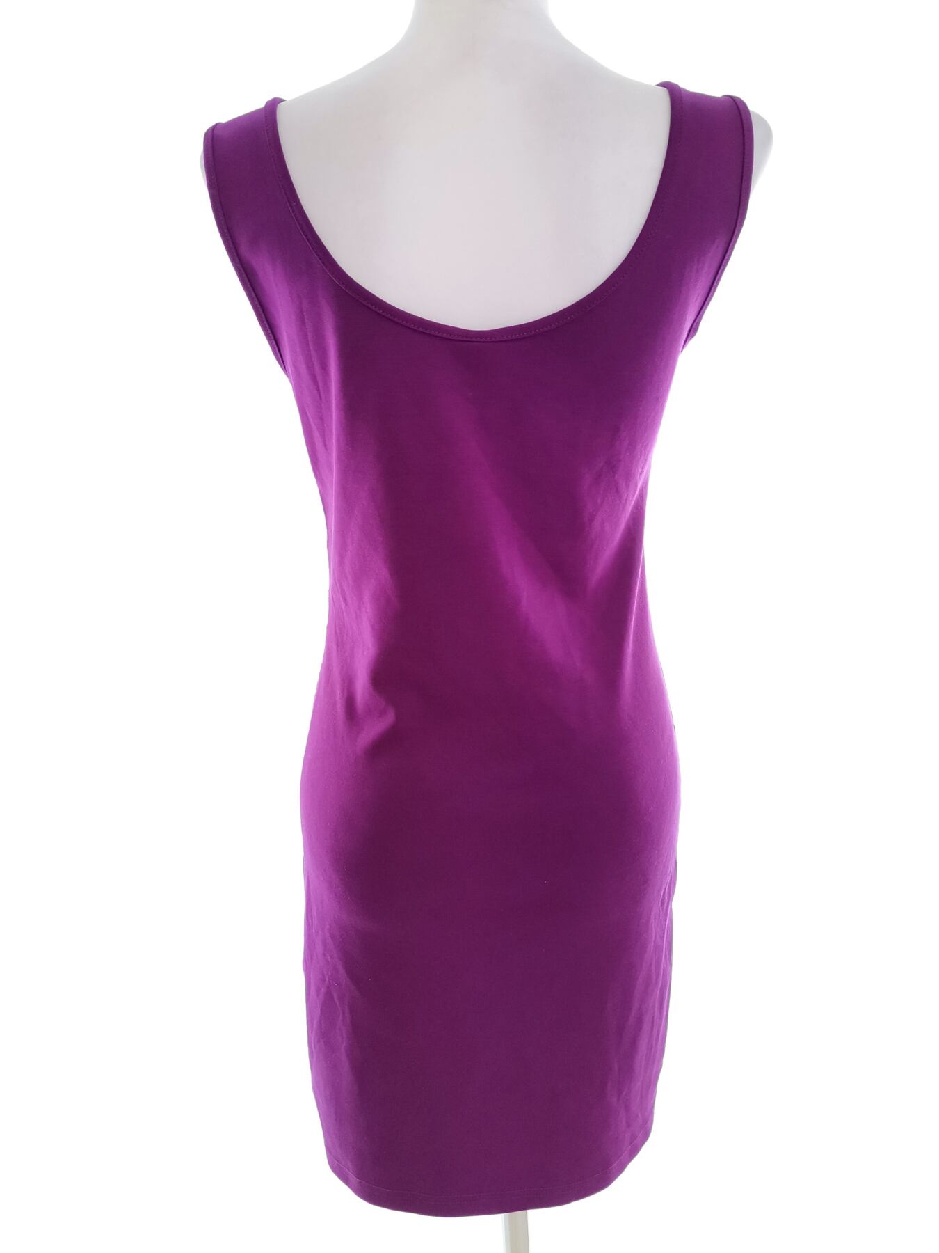 Vero moda Rozmiar S Kolor Fioletowy Okrągły dekolt Sukienka Bodycon Bezrękawnik Do Kolan