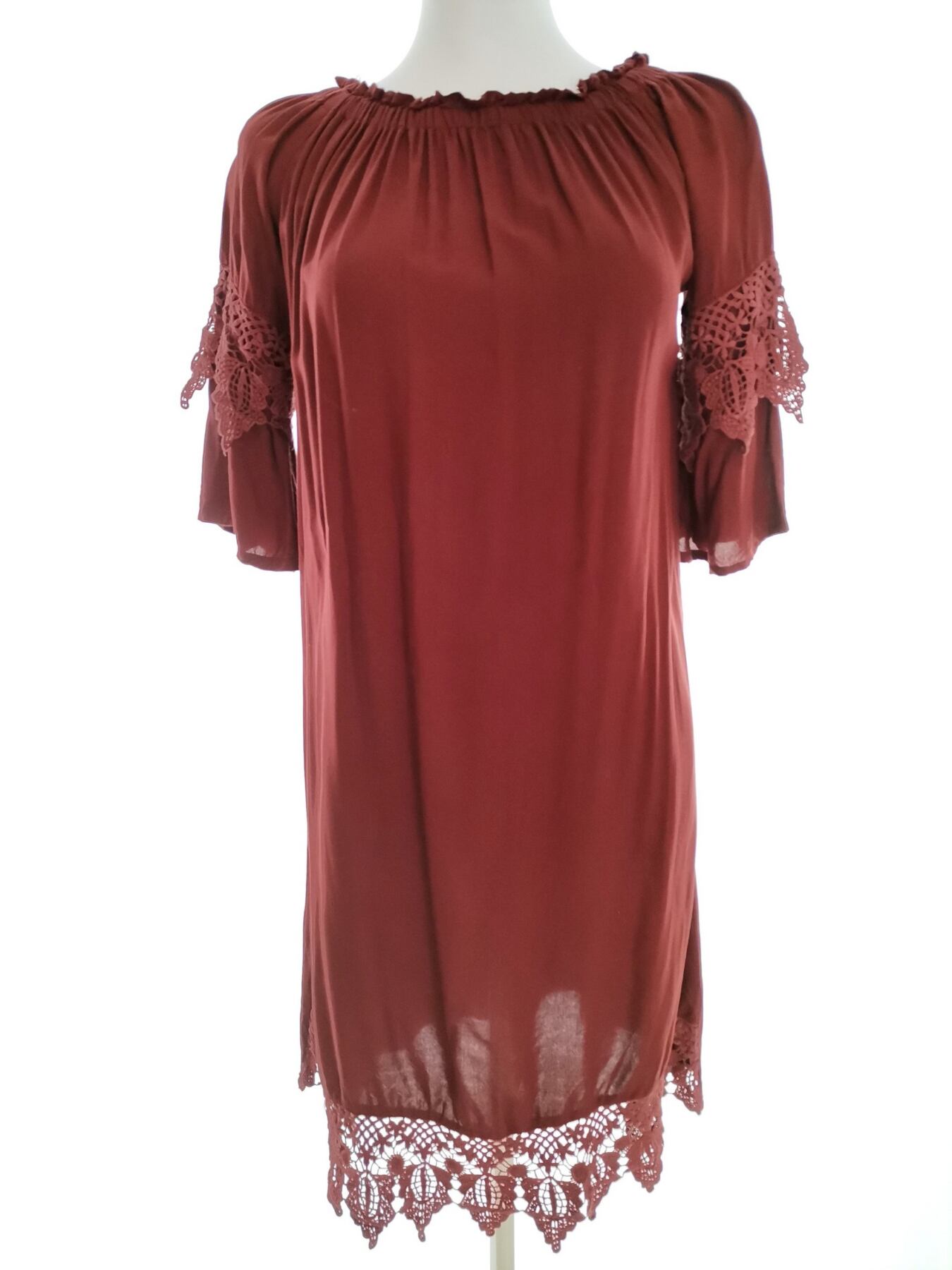 Vintage Rozmiar M Kolor Bordowy Okrągły dekolt Sukienka Prostokątna Krótki rękaw Do Kolan Materiał Rayon 100%