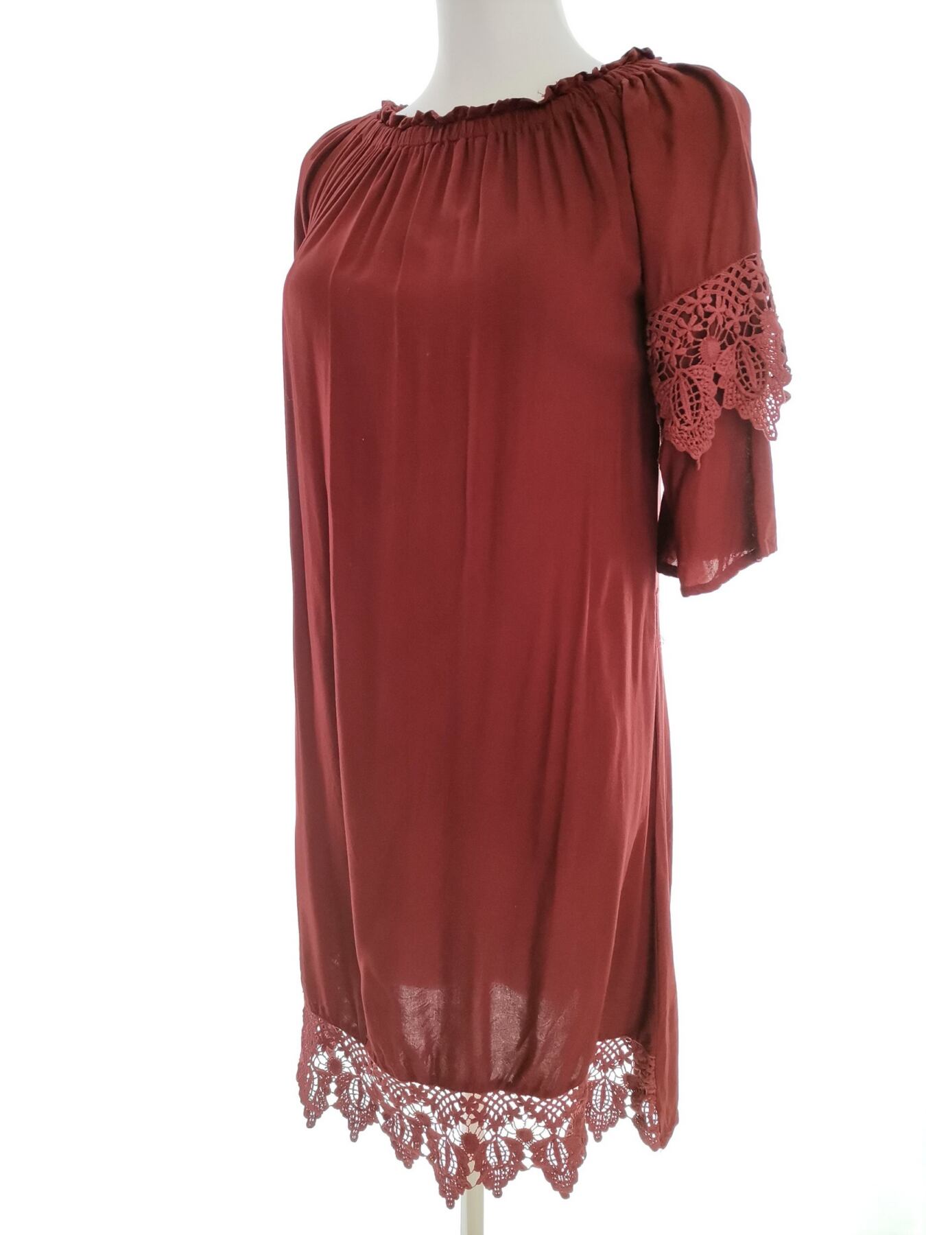 IMG_20220913_112755.jpg Vintage Rozmiar M Kolor Bordowy Okrągły dekolt Sukienka Prostokątna Krótki rękaw Do Kolan Materiał Rayon 100%