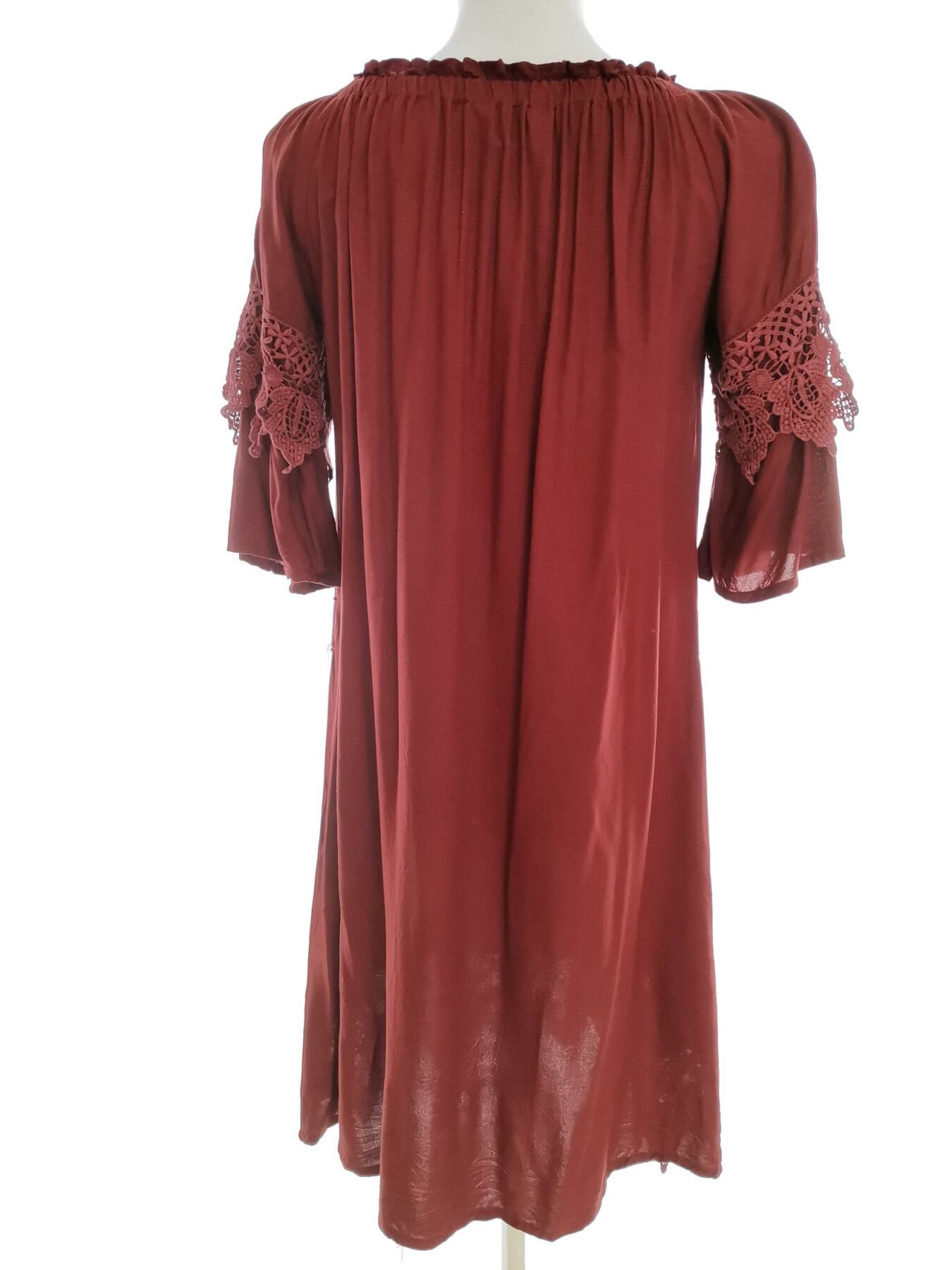 IMG_20220913_112804.jpg Vintage Rozmiar M Kolor Bordowy Okrągły dekolt Sukienka Prostokątna Krótki rękaw Do Kolan Materiał Rayon 100%