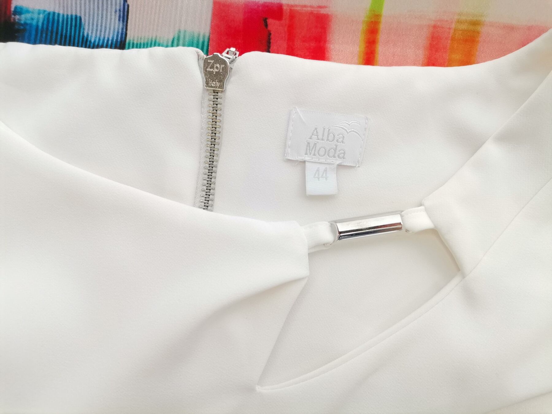 IMG_20220914_124108.jpg Alba Moda Rozmiar 44 Kolor Kremowy Okrągły dekolt Sukienka Prostokątna Bezrękawnik Midi