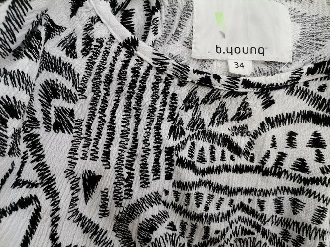 IMG_20220915_124533.jpg B.YOUNG Rozmiar 34 Kolor Czarny Okrągły dekolt Sukienka Bodycon Bezrękawnik Do Kolan