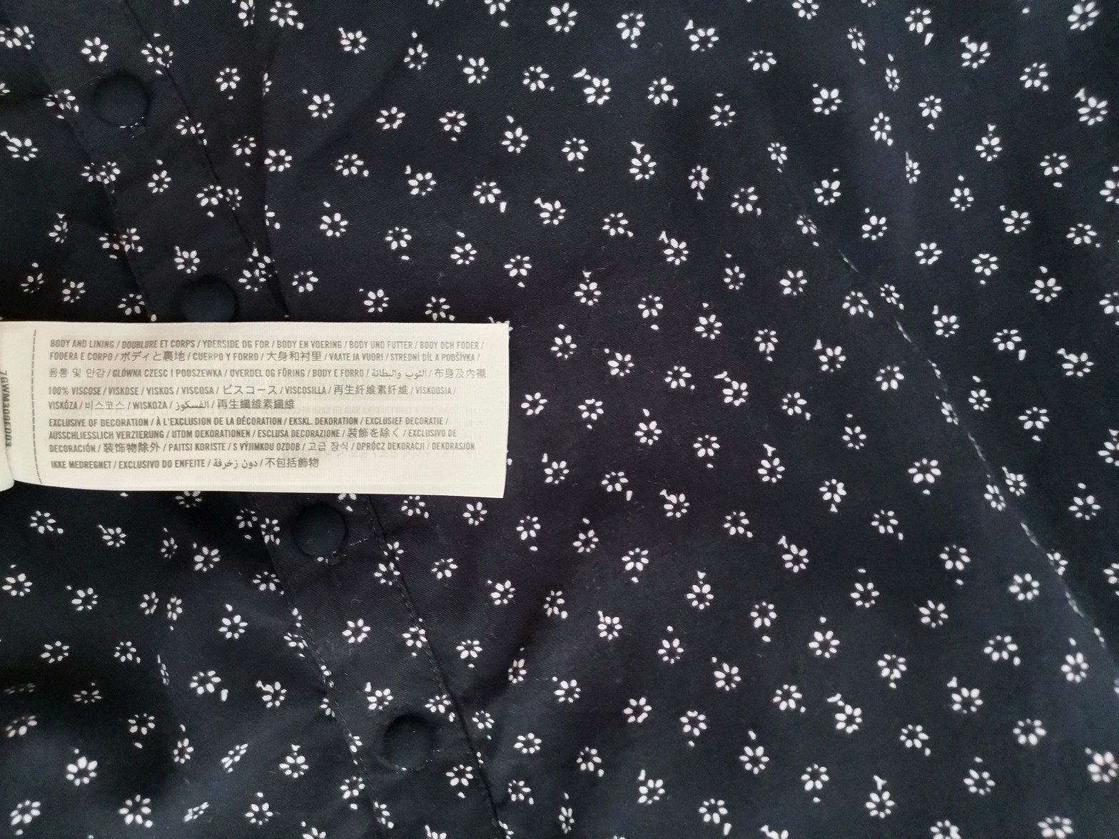 IMG_20220926_135905.jpg ABERCROMBIE & FITCH Rozmiar S Kolor Granatowy W serek Sukienka Koszulowa Krótki rękaw Do Kolan Materiał Wiskoza 100%