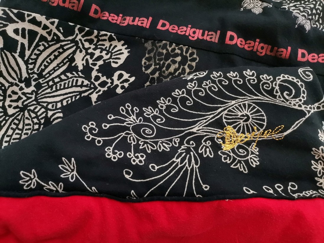 IMG_20220929_135015.jpg DESIGUAL Rozmiar L Kolor Czarny W serek Sukienka Sweterkowa Krótki rękaw Midi