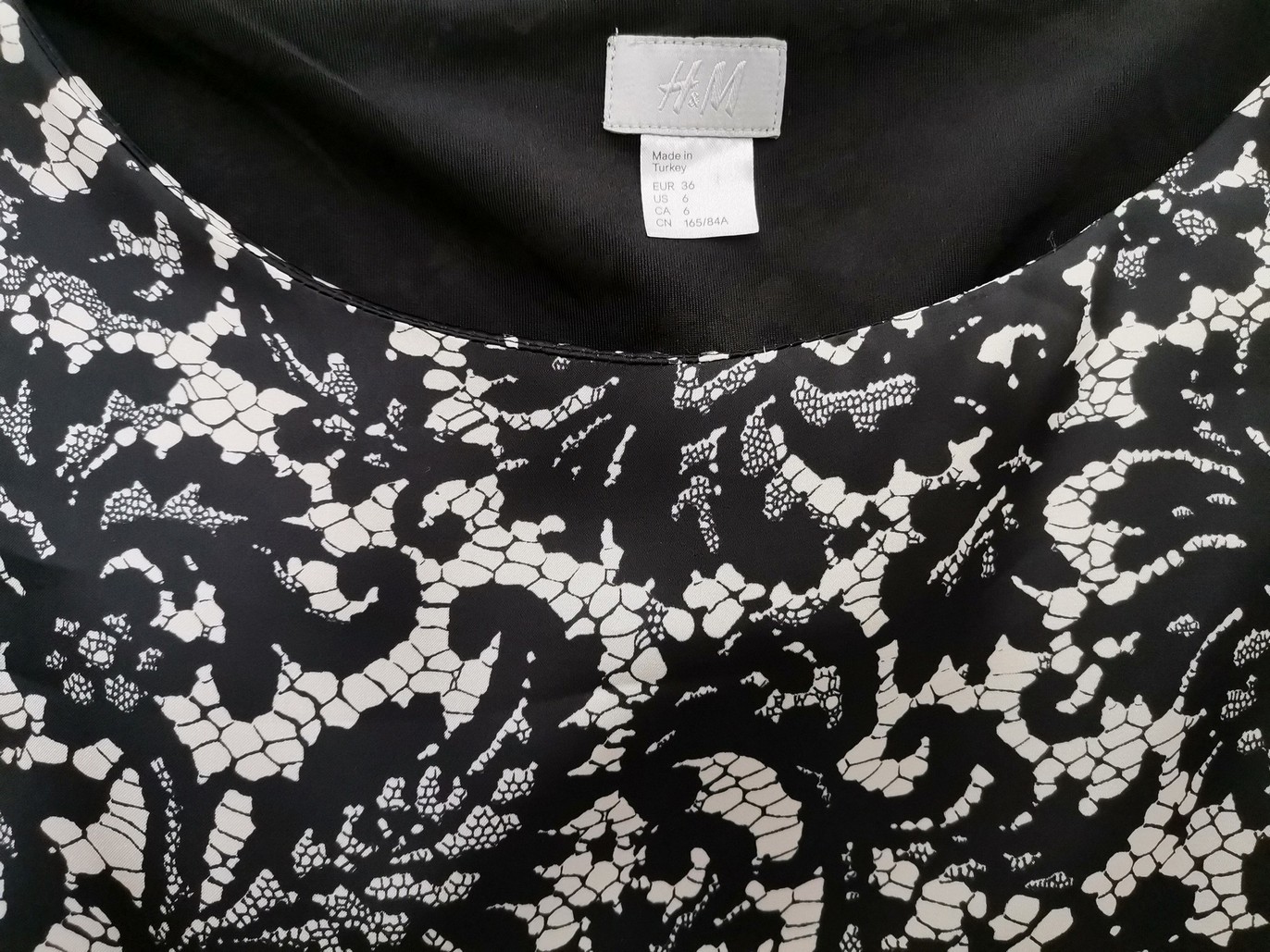 IMG_20221005_142018.jpg H&m Rozmiar 36 Kolor Czarny Okrągły dekolt Sukienka Mini Krótki rękaw Krótka