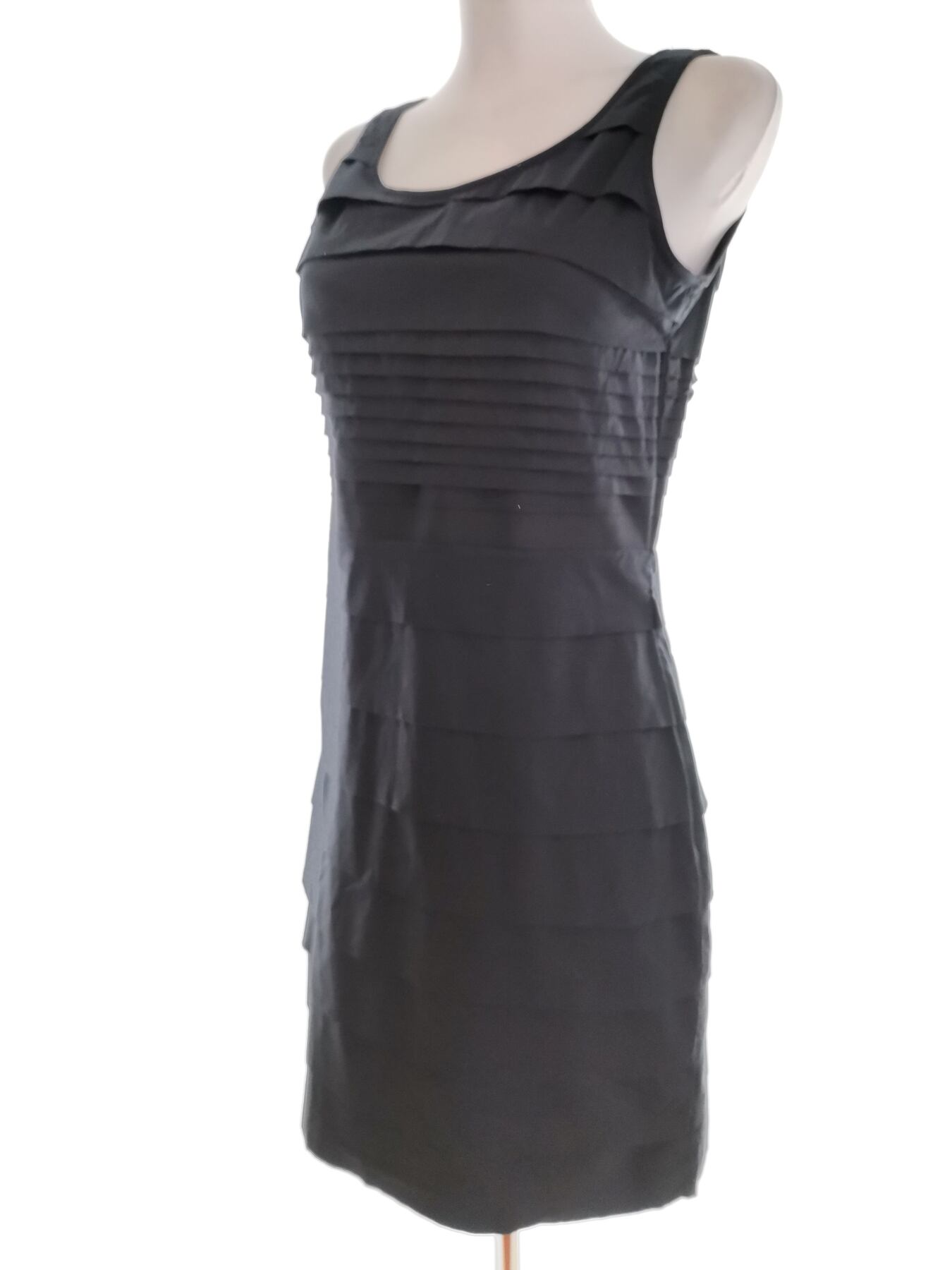 IMG_20221006_134617.jpg Tricot Rozmiar S Kolor Czarny Okrągły dekolt Sukienka Bodycon Bezrękawnik Do Kolan Materiał Bawełna