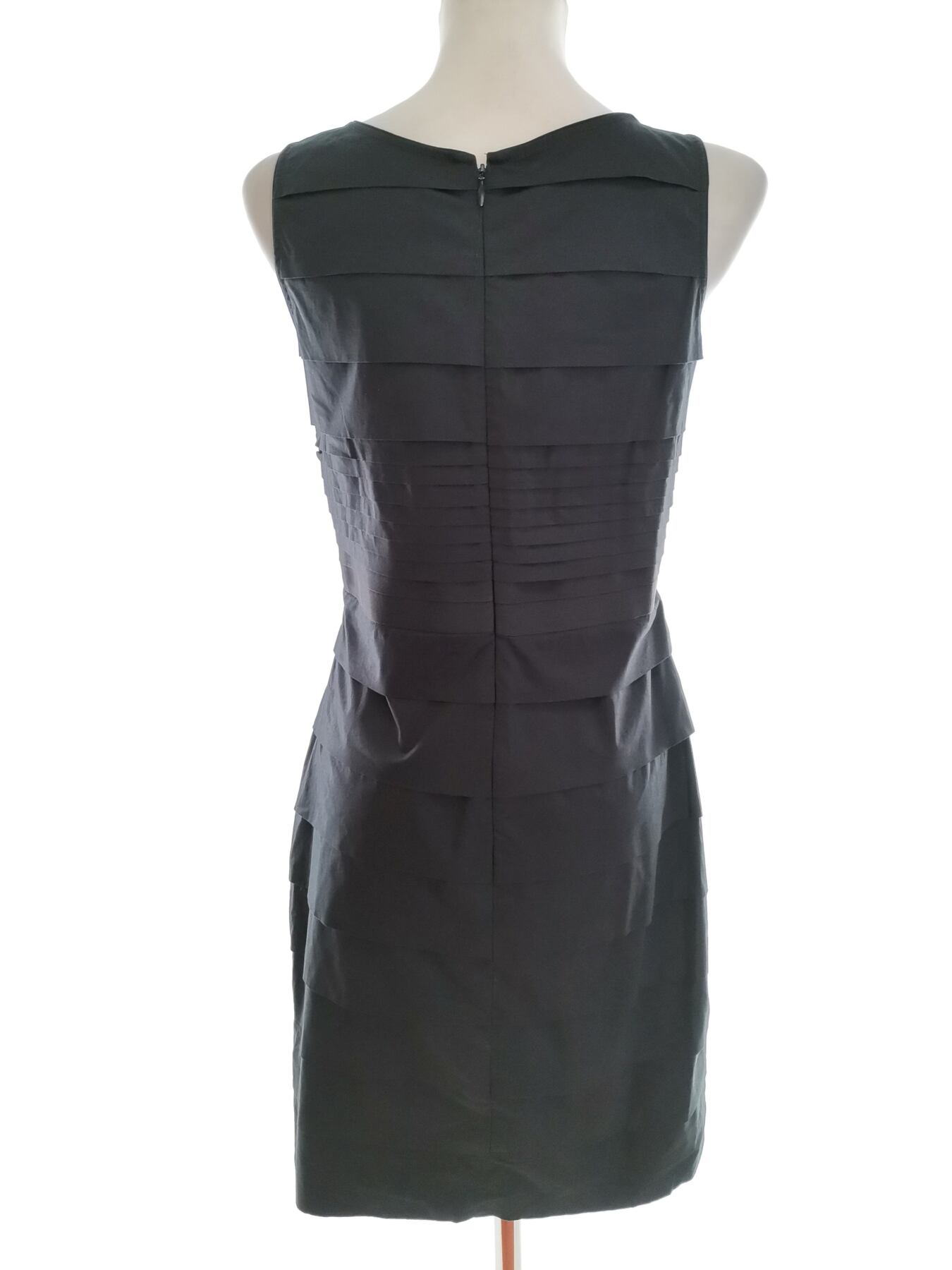 IMG_20221006_134623.jpg Tricot Rozmiar S Kolor Czarny Okrągły dekolt Sukienka Bodycon Bezrękawnik Do Kolan Materiał Bawełna
