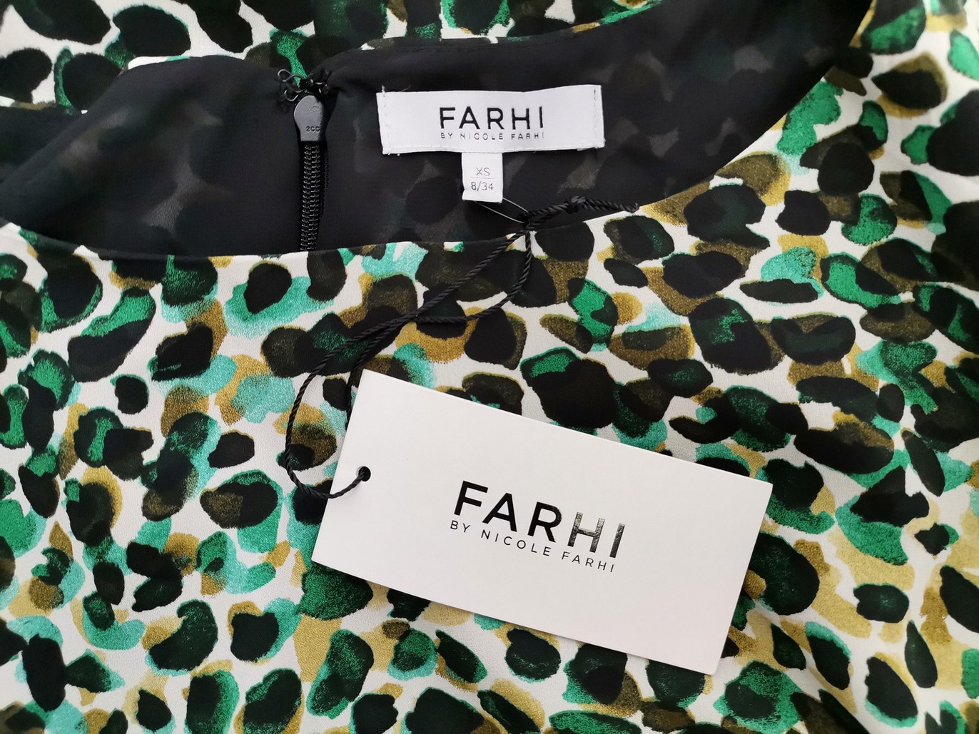 IMG_20221012_141429.jpg Farhi by Nicole Farhi Rozmiar S (34) Kolor Zielony Panterka Okrągły dekolt Sukienka Bodycon Rękaw 3/4 Midi