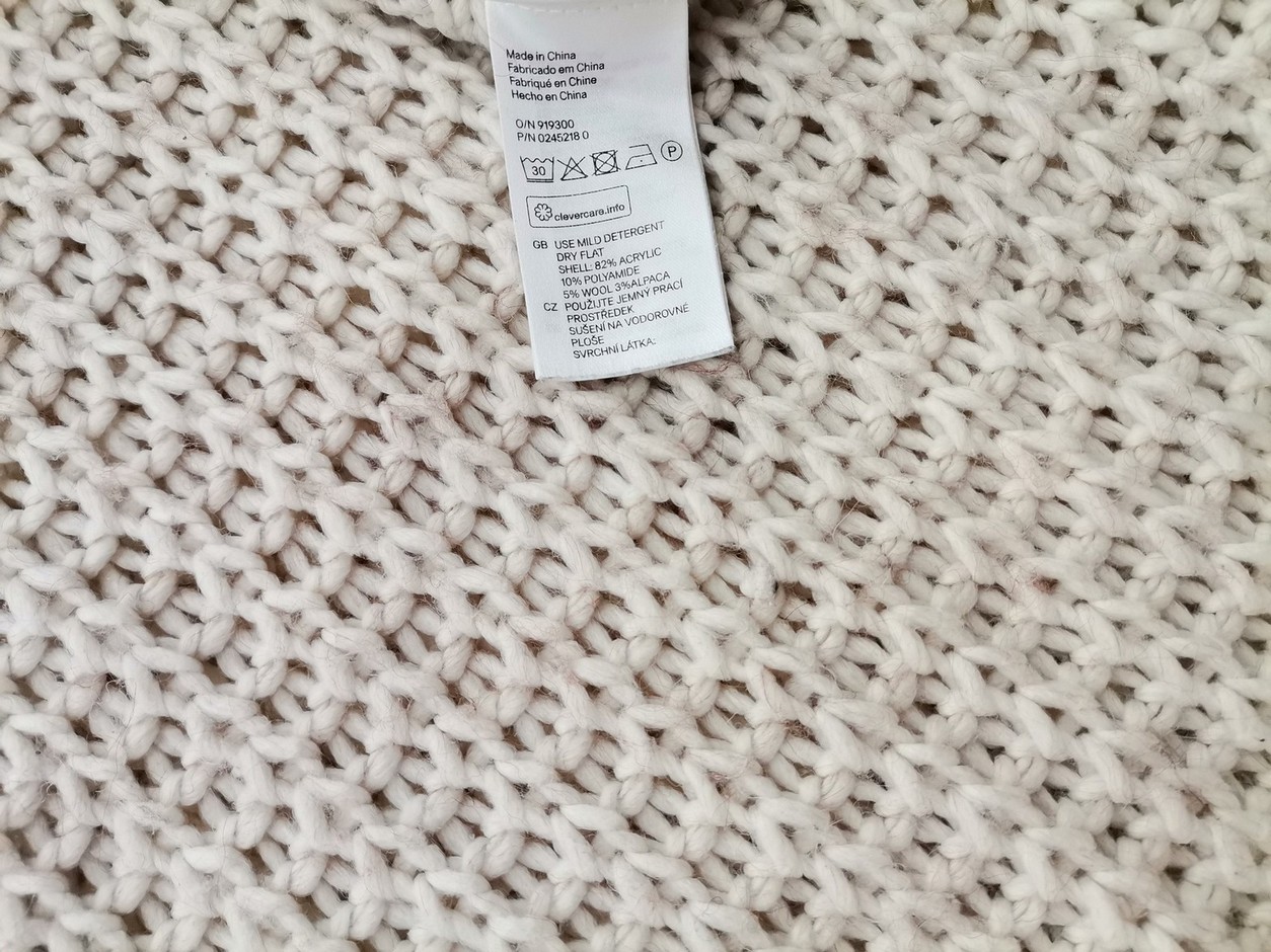 IMG_20221025_113547.jpg H&m Rozmiar XS Kolor Kremowy W serek Sukienka Sweterkowa Długi rękaw Do Kolan Materiał Akryl