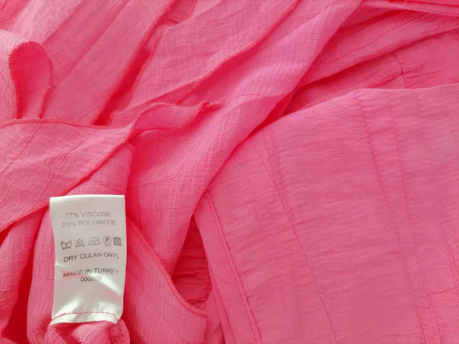 IMG_20221026_111239.jpg Mint Velvet Rozmiar 10 (38) Kolor Różowy Kwadratowy dekolt Sukienka Prostokątna Bezrękawnik Do Kolan Materiał Wiskoza
