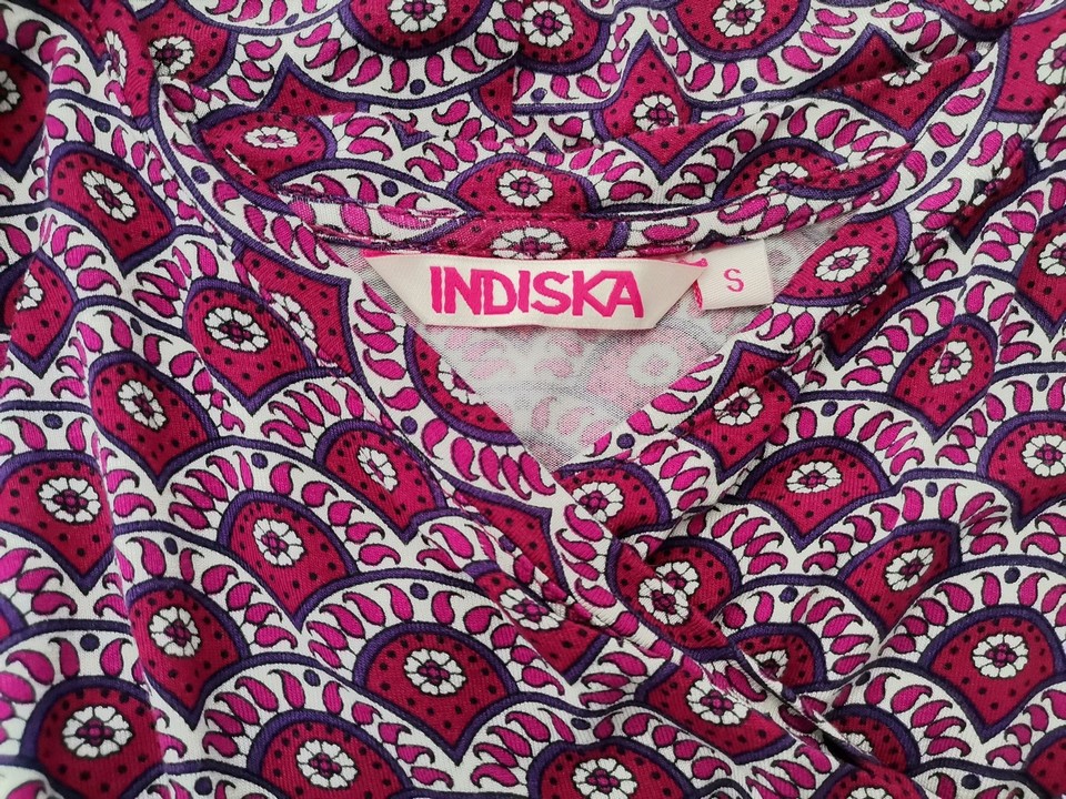 IMG_20221115_104501.jpg Indiska Rozmiar S Kolor Różowy W serek Sukienka Sheath Krótki rękaw Midi Materiał Wiskoza