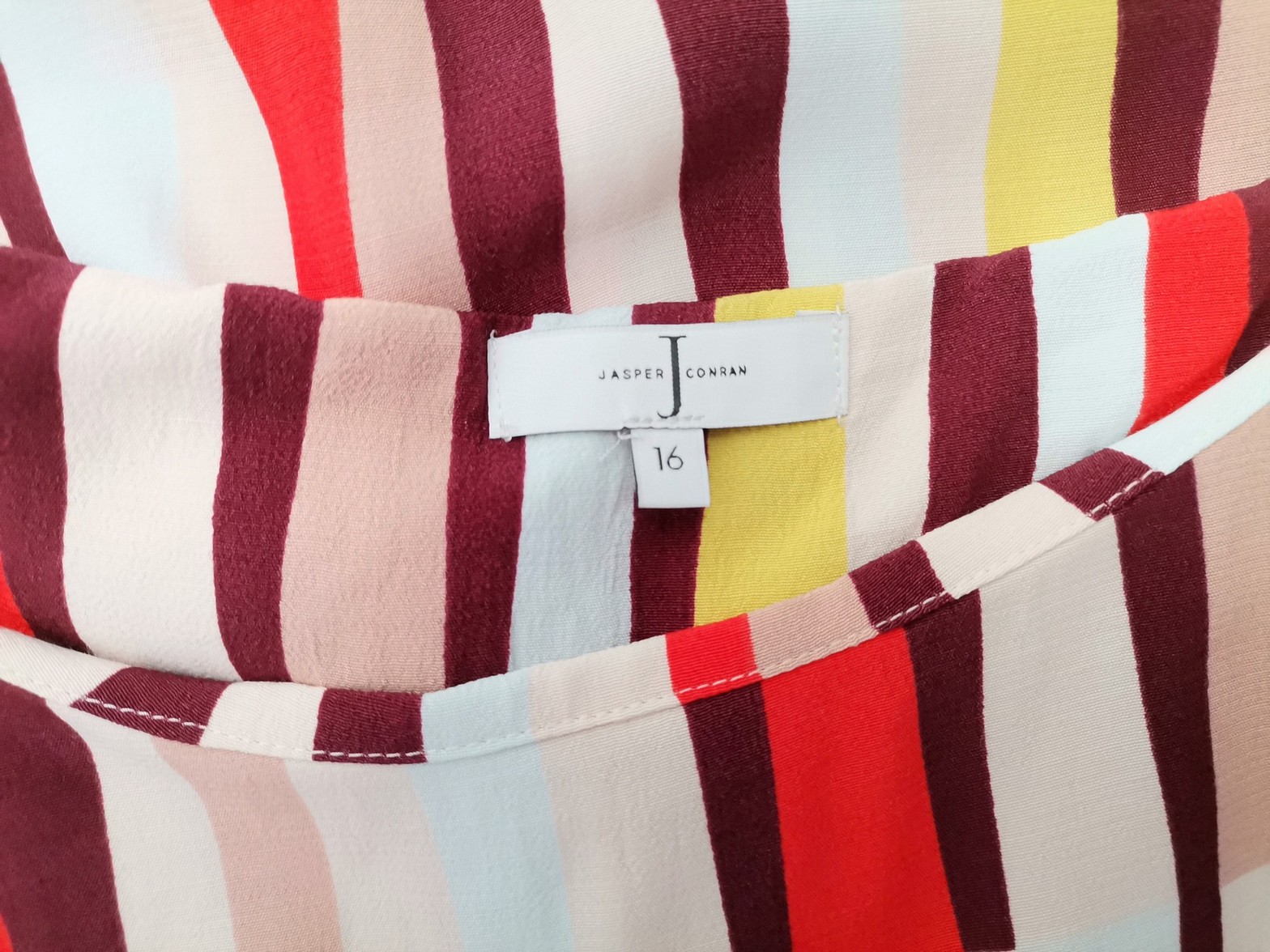 IMG_20221116_095315.jpg Jasper Conran Rozmiar 16 (44) Kolor Purpurowy W łódkę Bluzka Krótki rękaw Materiał Wiskoza 100%
