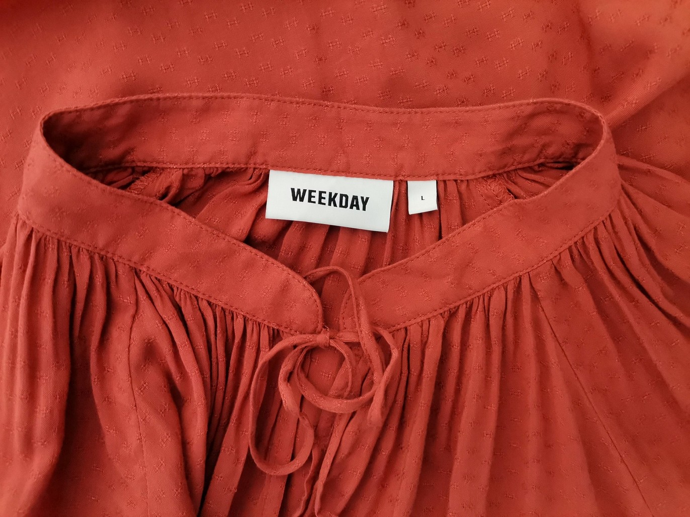IMG_20221123_131600.jpg Weekday Rozmiar L Kolor Pomarańczowy Keyhole Crew Neck Bluzka Długi rękaw Materiał Wiskoza 100%
