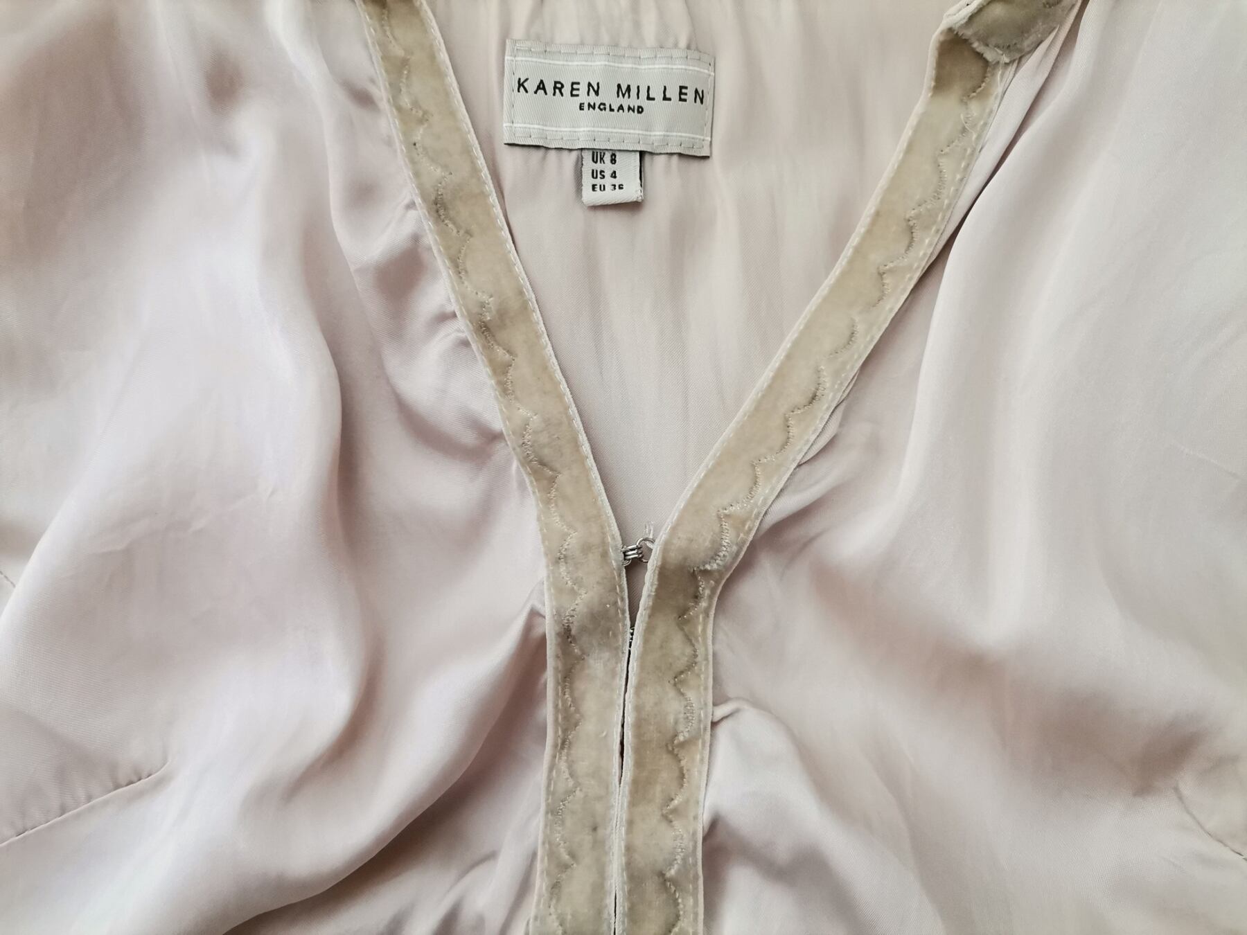 IMG_20221201_095155.jpg Karen MILLEN Rozmiar 8 (36) Kolor Perłowy Split Crew Neck Bluzka Krótki rękaw