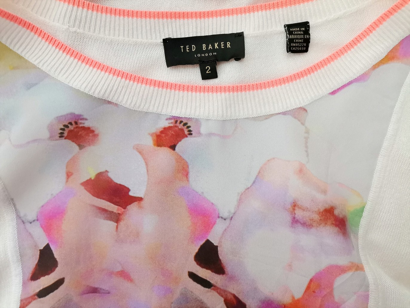 IMG_20221202_132138.jpg Ted Baker Rozmiar 2 (44) Kolor Biały W łódkę Bluzka Krótki rękaw Materiał Wiskoza 100%