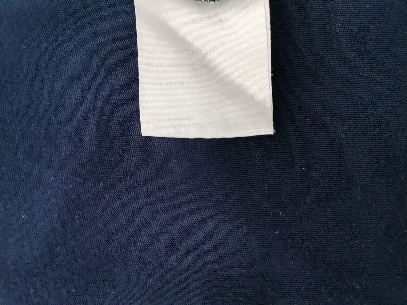IMG_20221220_125940.jpg ACNE Rozmiar L Kolor Granatowy Dekolt U Bluzka Krótki rękaw Materiał Tencel 100%