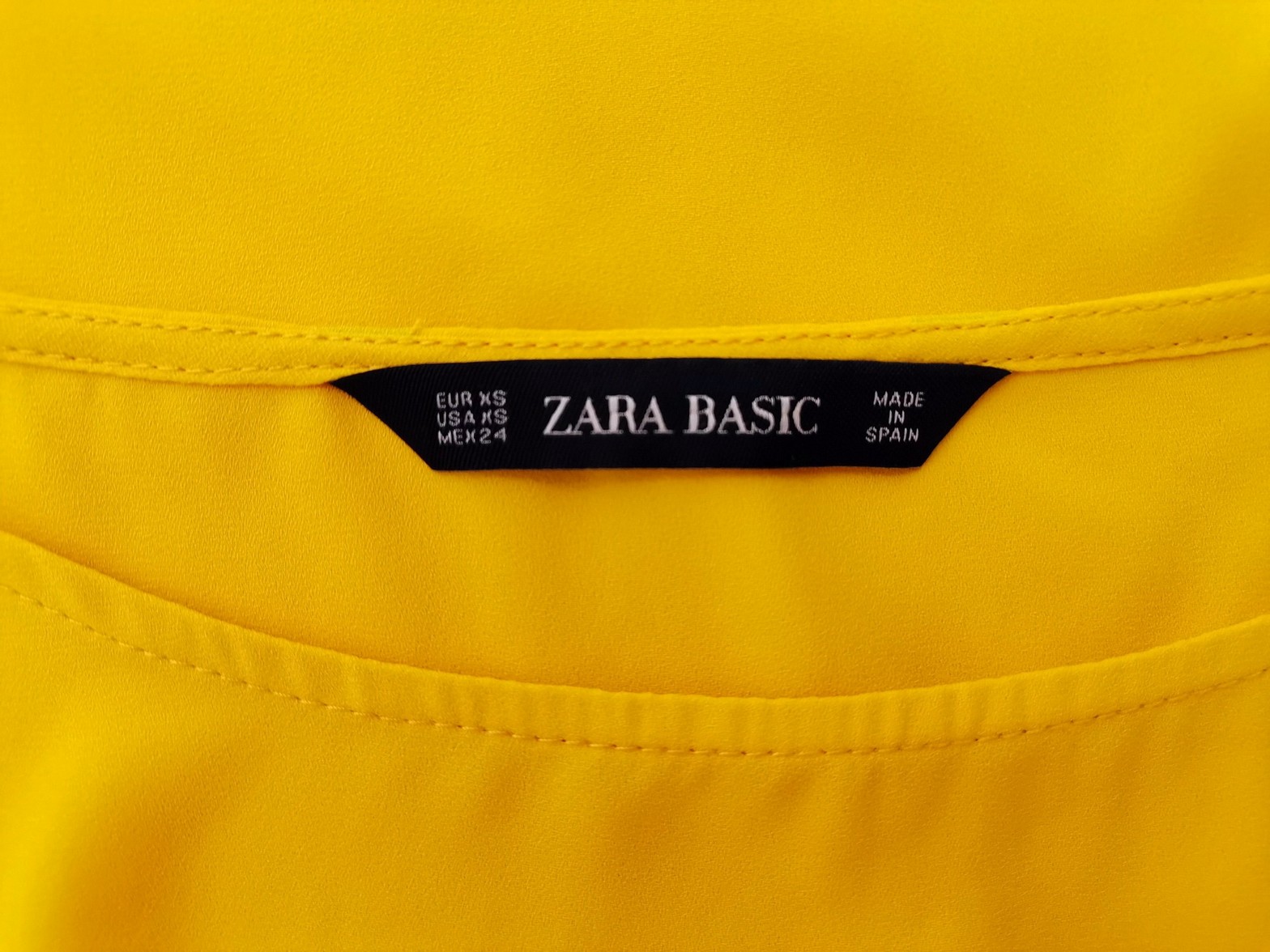 IMG_20221221_112956.jpg ZARA BASIC Rozmiar XS Kolor Żółty Okrągły dekolt Bluzka Bezrękawnik