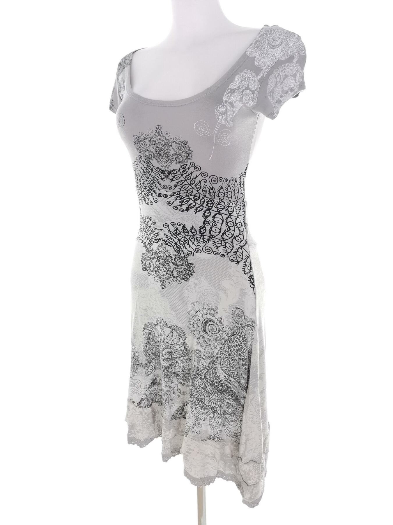 IMG_20221227_141004.jpg DESIGUAL Rozmiar XS Kolor Szary Dekolt U Sukienka Sheath Krótki rękaw Midi