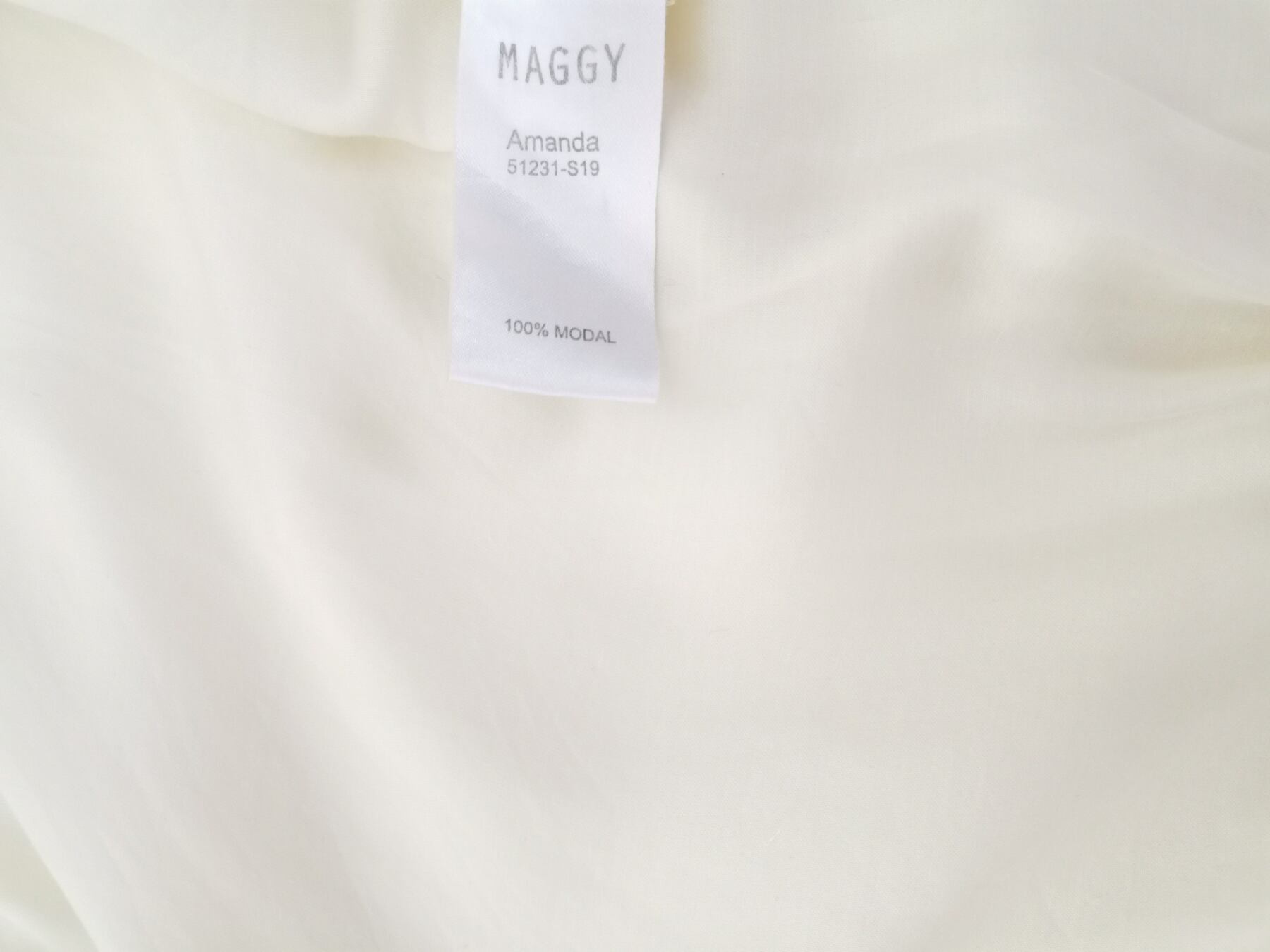 IMG_20230103_125919.jpg MAGGY Rozmiar XS Kolor Kremowy W serek Bluzka Popover Guziki Długi rękaw Materiał Modal 100%